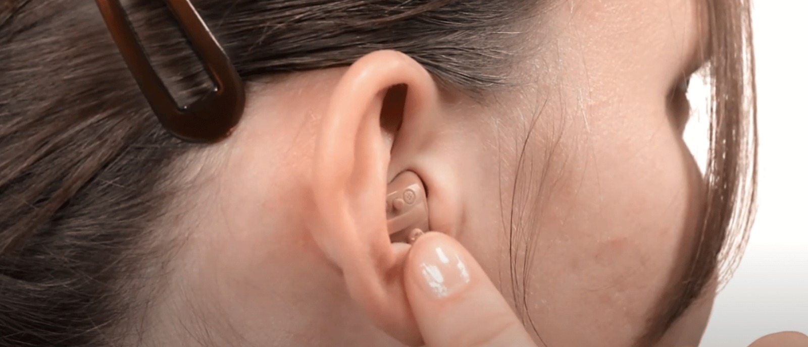 Step-by-Step Guide to Inserting ITC Hearing Aids | Aanvii Hearing